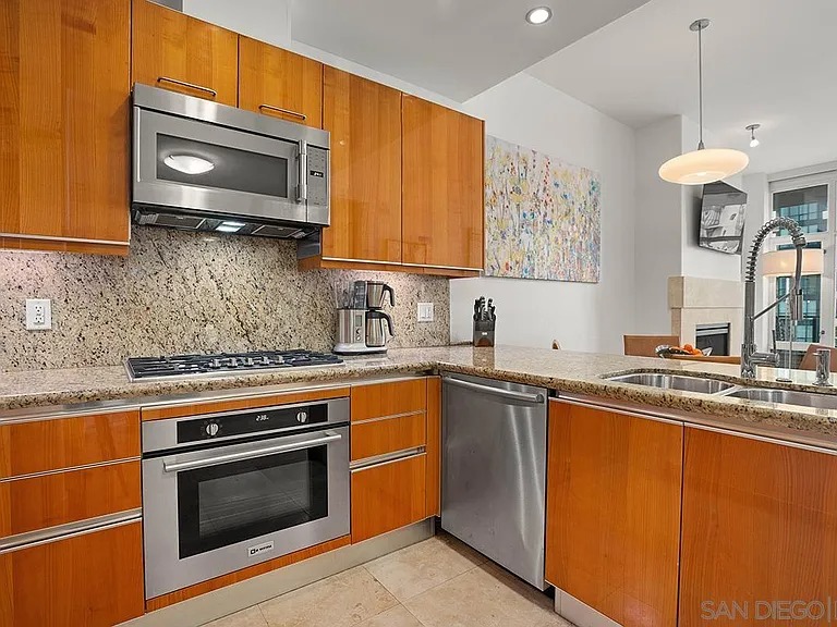 Luxury 1-Bedroom Condo Ideal for Travel Nurses, Interns & Corporate Guests