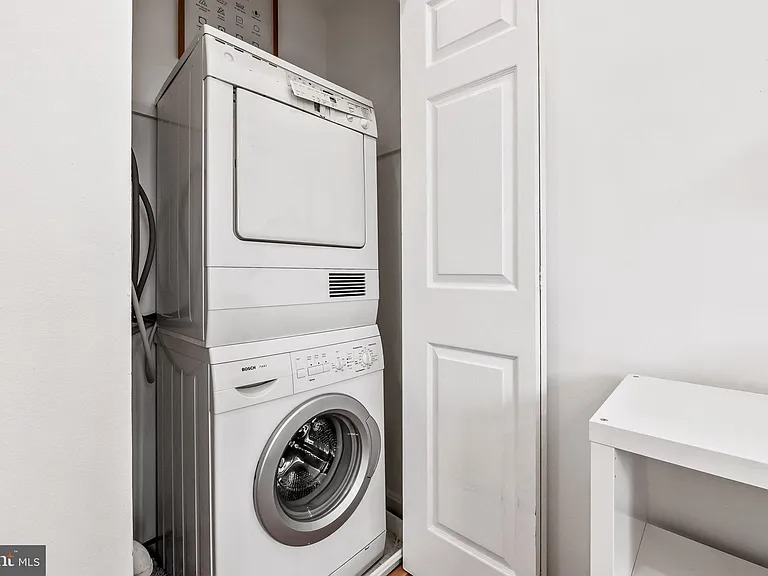 Charming 1-bedroom, 1-bathroom apartment (1011 Hunter St , Baltimore, MD 21202