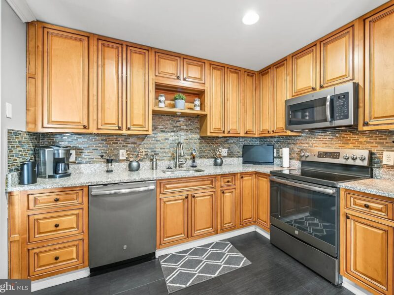 BEAUTIFUL CONDO (2515 Boston St, Baltimore, MD 21224 )