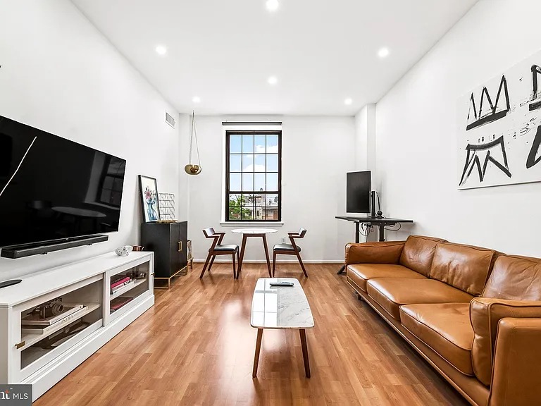 Charming 1-bedroom, 1-bathroom apartment (1011 Hunter St , Baltimore, MD 21202