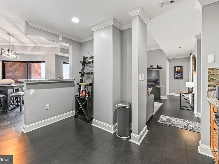 BEAUTIFUL CONDO (2515 Boston St, Baltimore, MD 21224 )