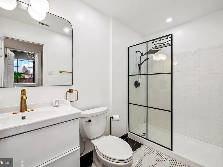Charming 1-bedroom, 1-bathroom apartment (1011 Hunter St , Baltimore, MD 21202