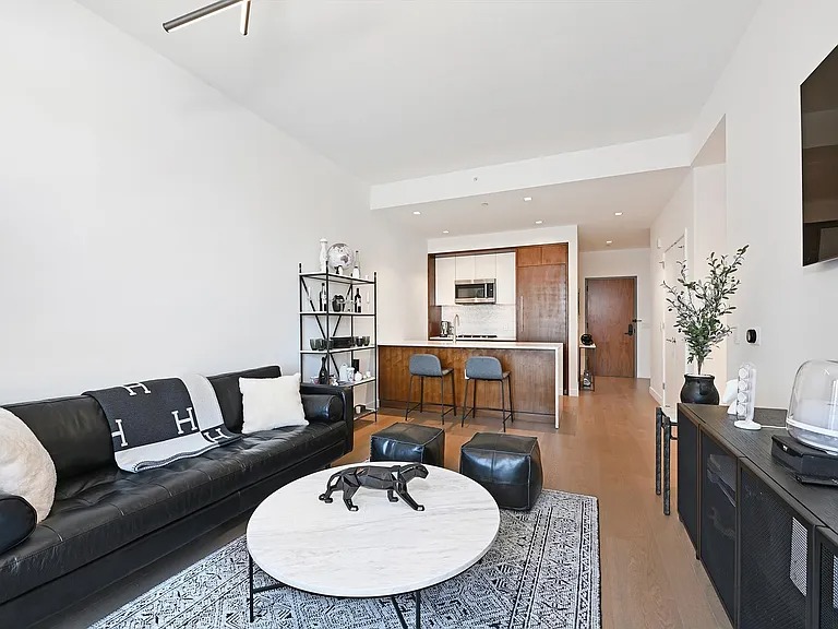 Immaculate and spacious one-bedroom (75 Park Ln, Jersey City, NJ 07310 )