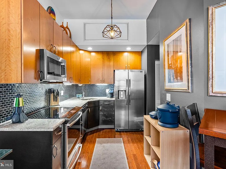 Short term Spacious lofted one-bedroom for Travel nurses / interns / individuals in Philadelphia, PA 19146 )