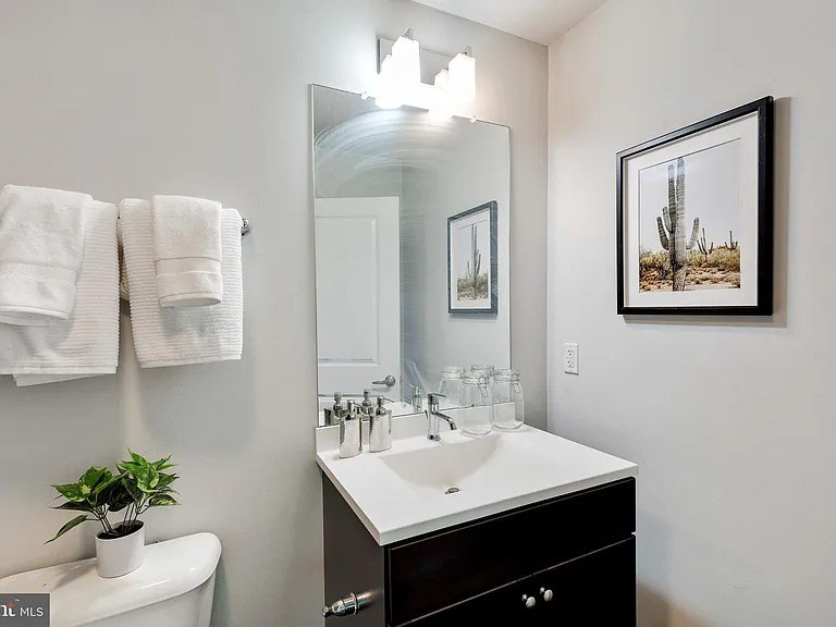 Fabulous 1 bedroom, 1 bathroom ( 1608 Ridge Ave , Philadelphia, PA 19130 )