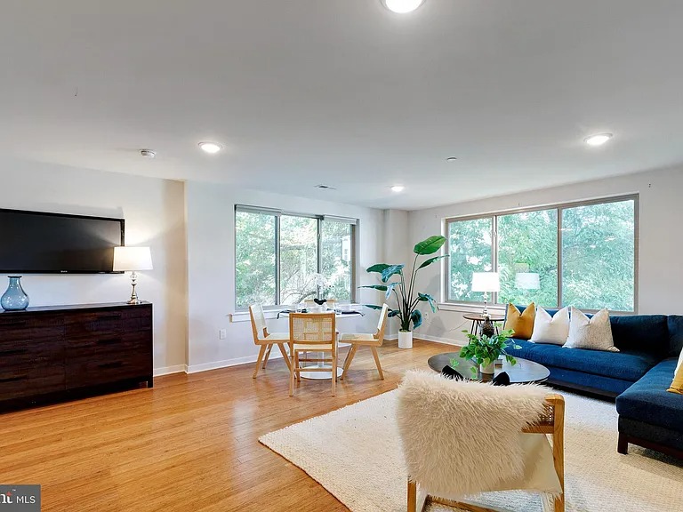 Fabulous 1 bedroom, 1 bathroom ( 1608 Ridge Ave , Philadelphia, PA 19130 )