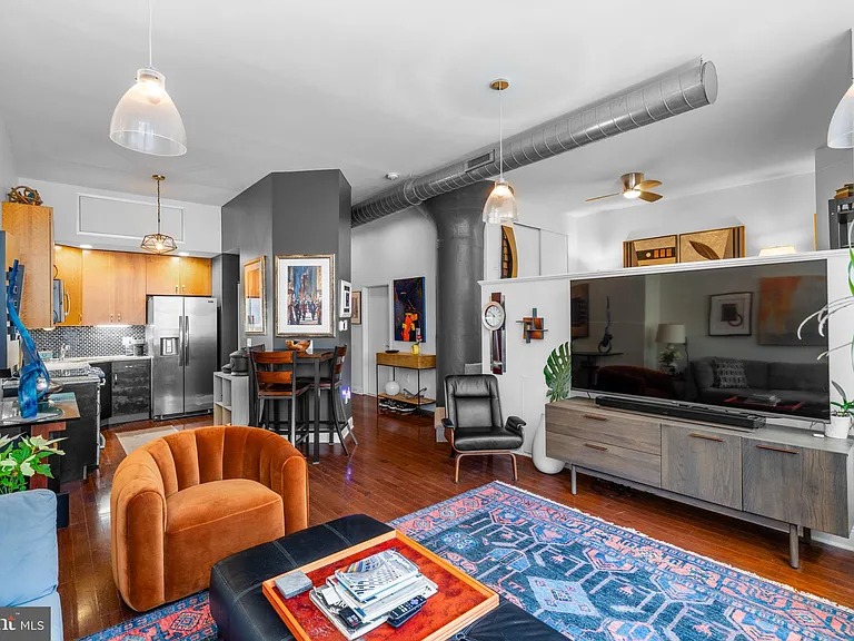 Short term Spacious lofted one-bedroom for Travel nurses / interns / individuals in Philadelphia, PA 19146 )