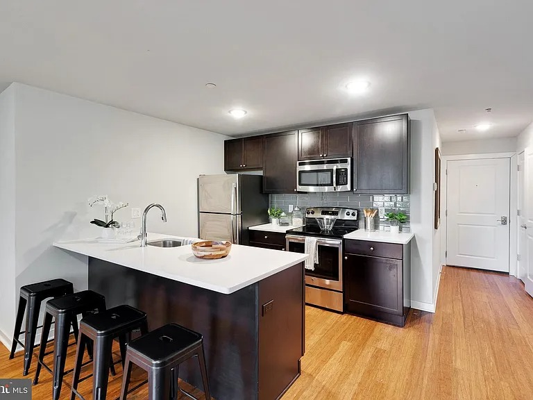 Fabulous 1 bedroom, 1 bathroom ( 1608 Ridge Ave , Philadelphia, PA 19130 )