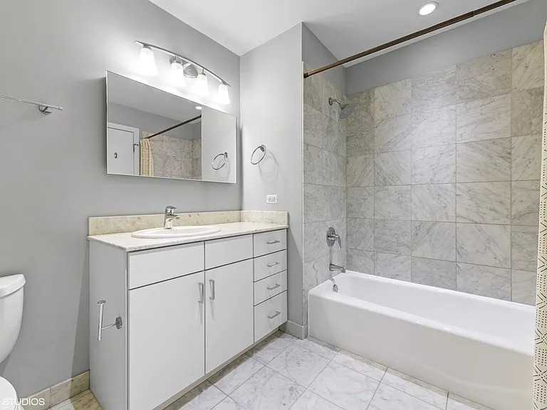 Beautifully upgraded one bedroom home in Chicago