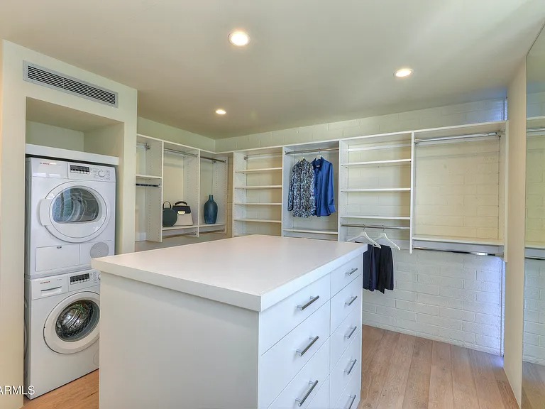 One bedroom unit in Phoemix AZ