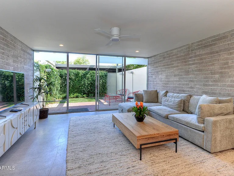 One bedroom unit in Phoemix AZ