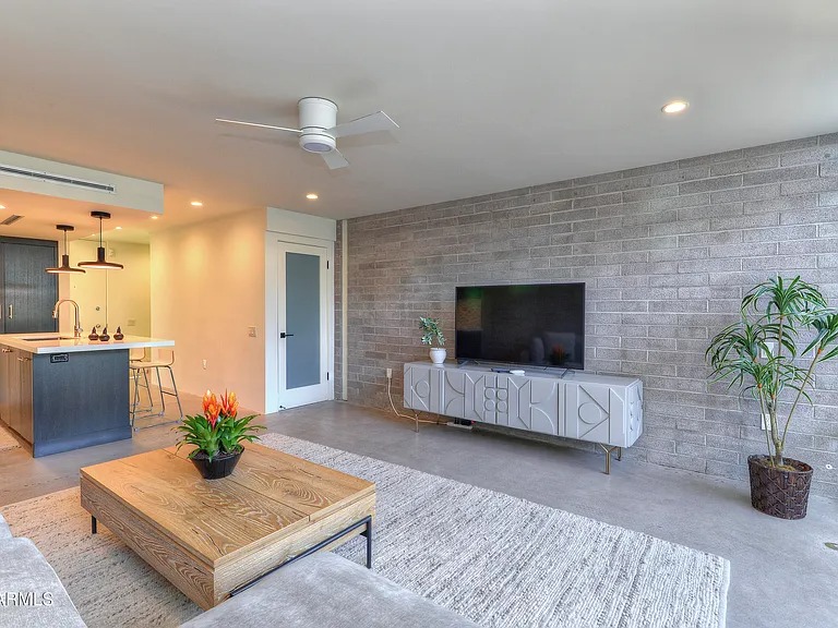 One bedroom unit in Phoemix AZ
