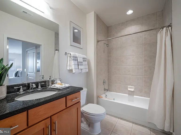 Beautiful one-bedroom condo in Arlington VA