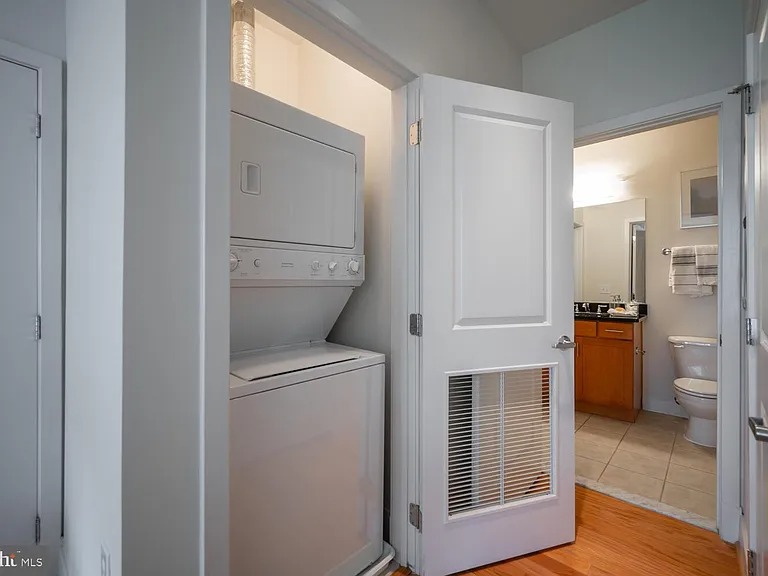 Beautiful one-bedroom condo in Arlington VA