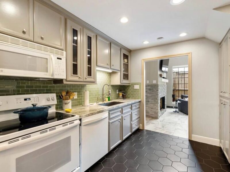 Charming 2bd fully furnished available in Houston