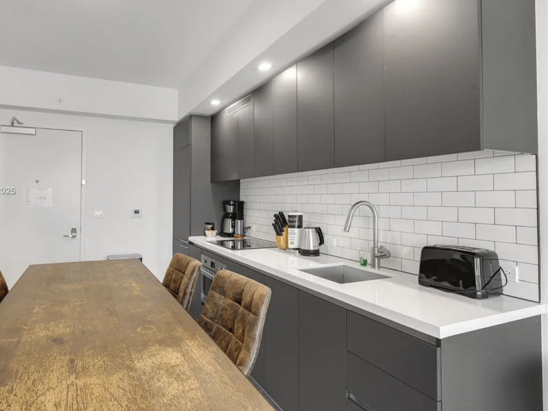 Fully furnished flat in Miami FL