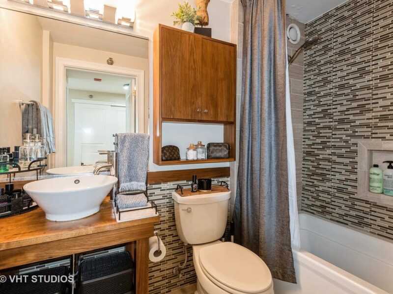 Completely upgraded 1 bedroom IN Chicago