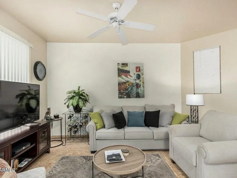 Beautifully updated first-floor unit in Phoenix AZ