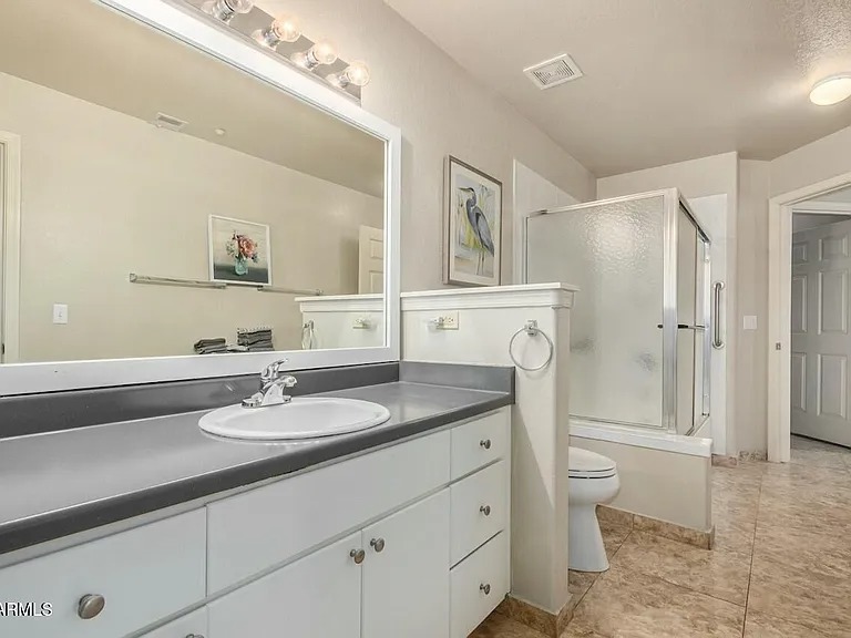 Beautifully updated first-floor unit in Phoenix AZ