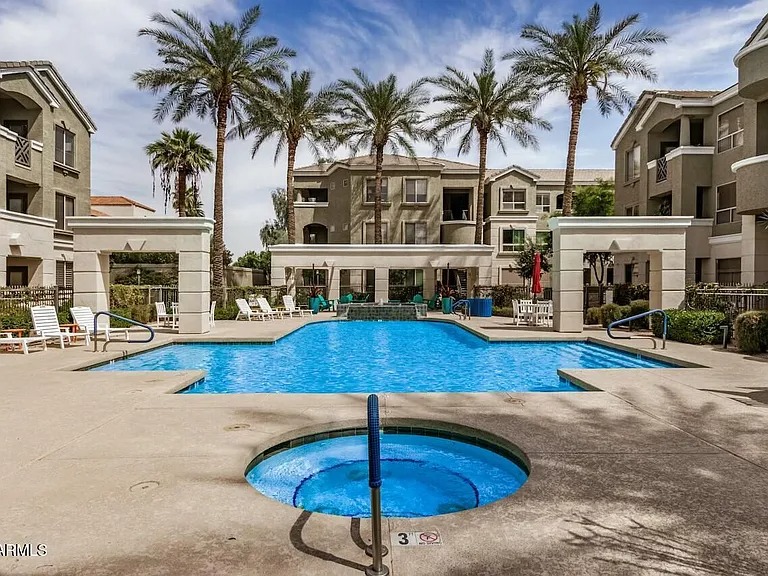 Beautifully updated first-floor unit in Phoenix AZ