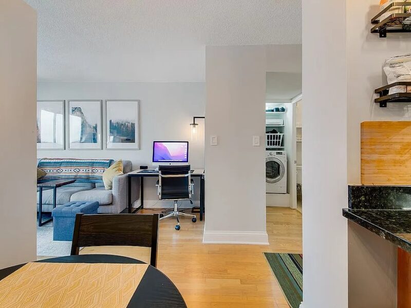 Updated 1 bedroom Lakeview condo in Chicago IL