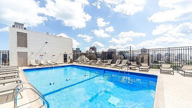 Updated 1 bedroom Lakeview condo in Chicago IL