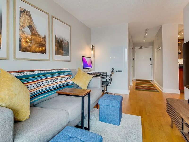 Updated 1 bedroom Lakeview condo in Chicago IL