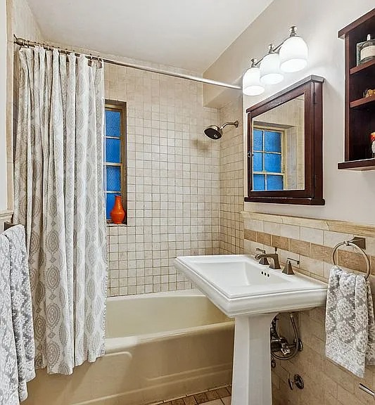 Sun drenched spacious 1-bedroom apartment n New York