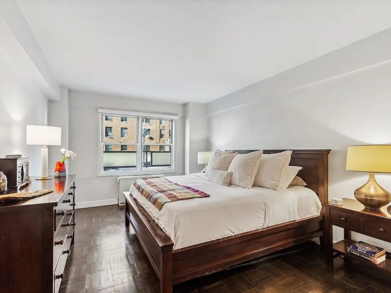 Sun drenched spacious 1-bedroom apartment n New York