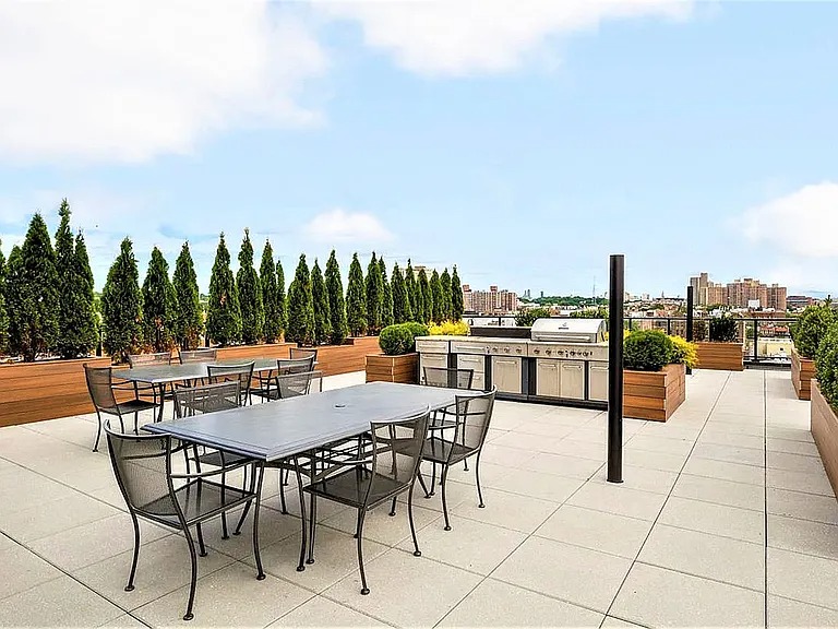 Contemporary home with a perfect blend of elegance in Brooklyn