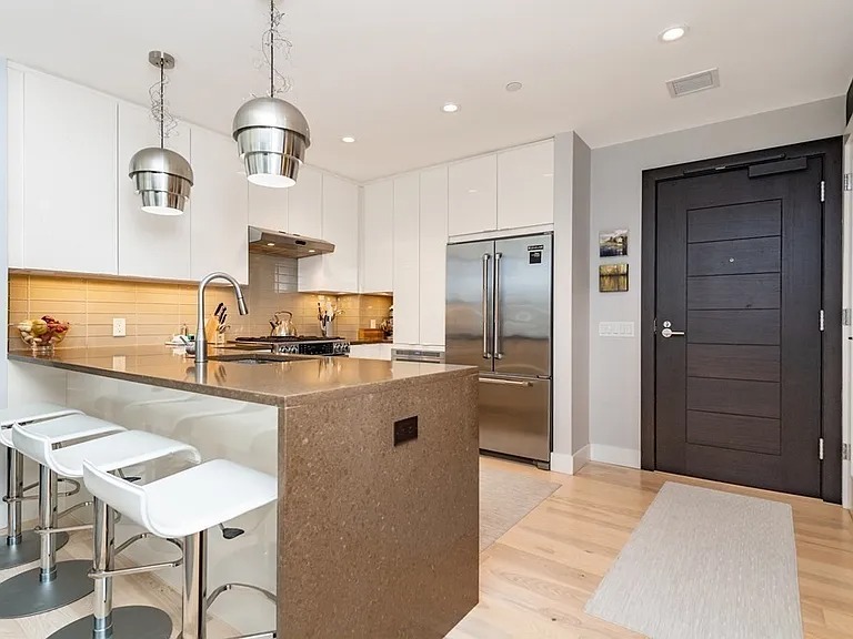 South facing 1 BR in Boston