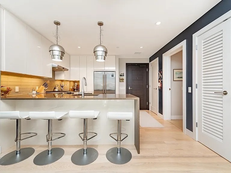 South facing 1 BR in Boston