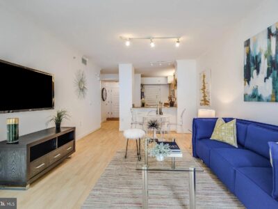 Sunny Spacious Unit in Washington