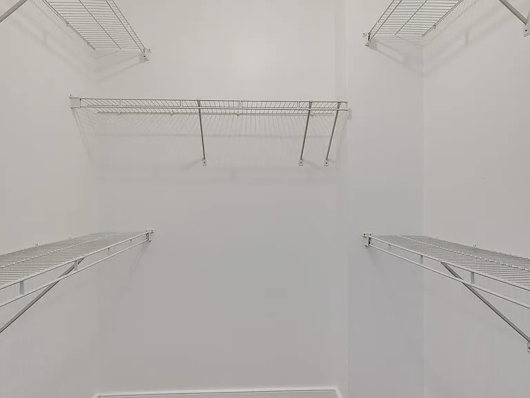 Sunny Spacious Unit in Washington