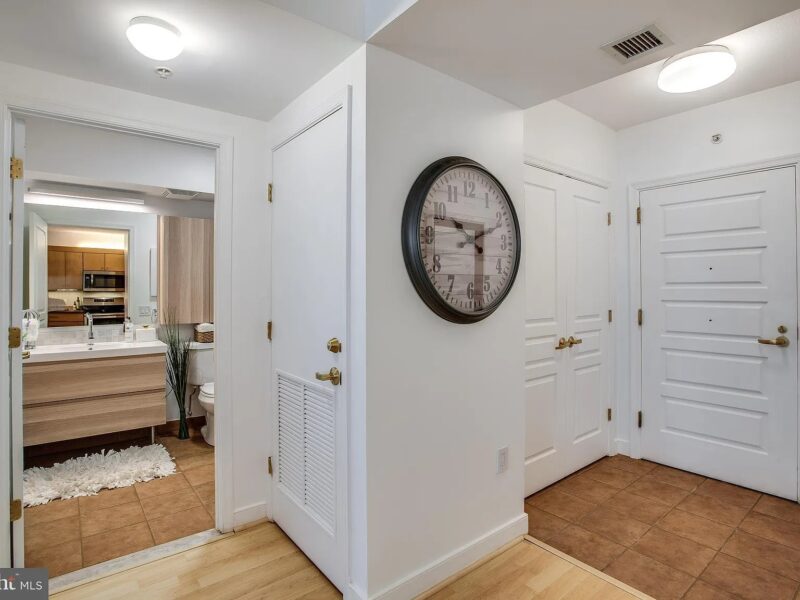 Sunny Spacious Unit in Washington