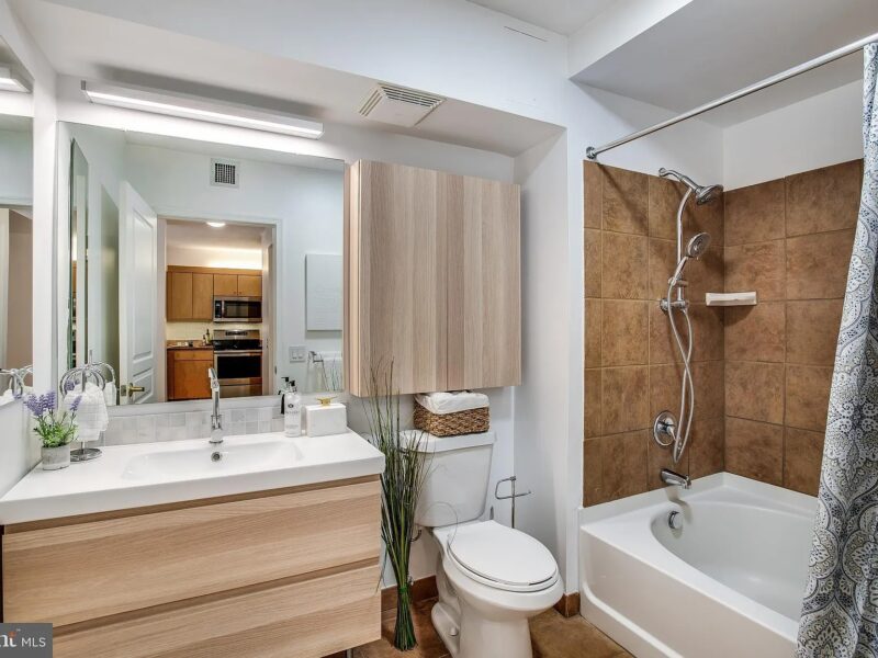 Sunny Spacious Unit in Washington