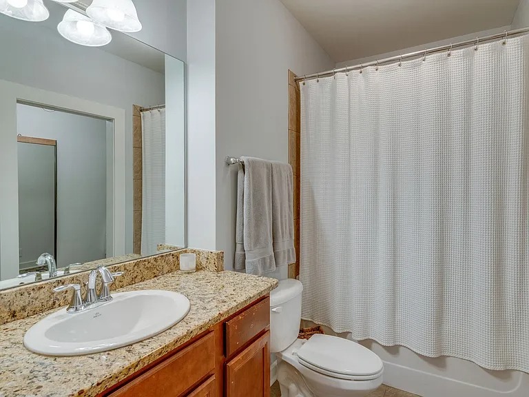 1 bed 1 bath condo blends high-end design with convenience in Nashville