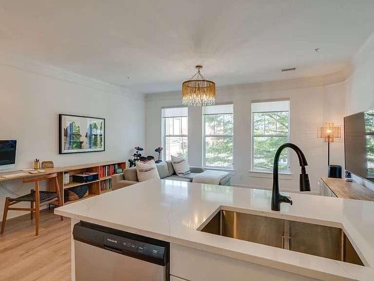 1 bed 1 bath condo blends high-end design with convenience in Nashville