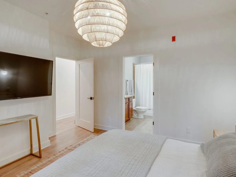 1 bed 1 bath condo blends high-end design with convenience in Nashville