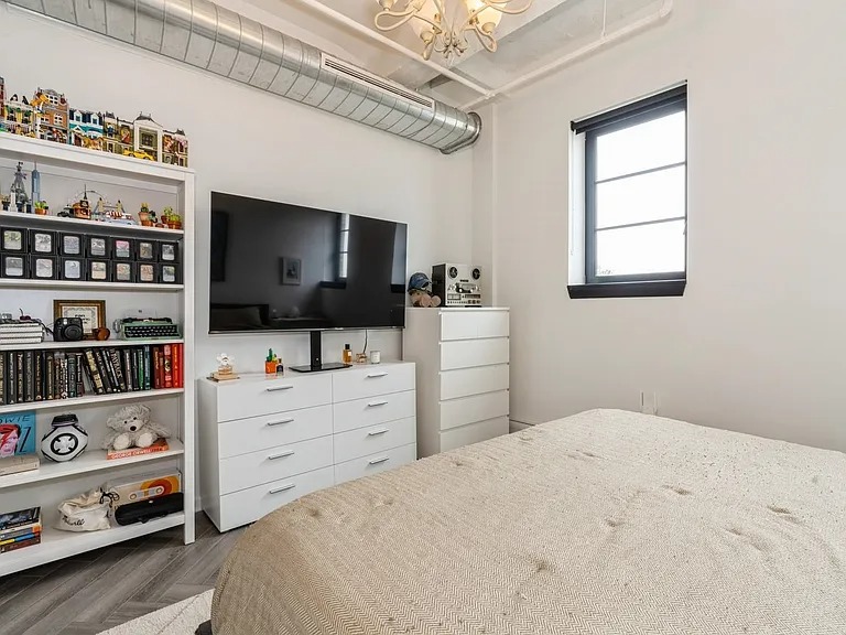 Sophisticated Loft Living 1 bedroom in Jersey city