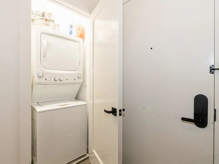 Sophisticated Loft Living 1 bedroom in Jersey city