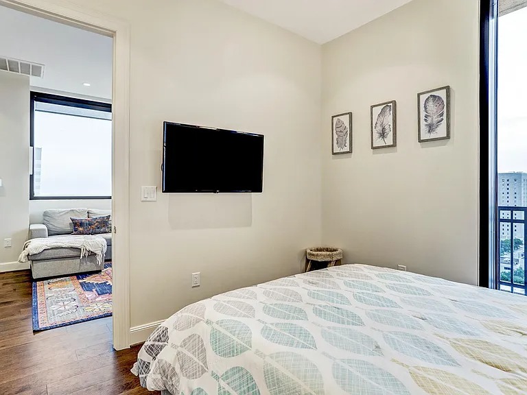 FURNISHED Highrise in heart of downtown in Houston