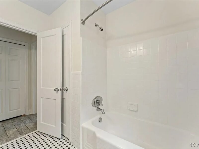 One bedroom and one bath in Richmond VA