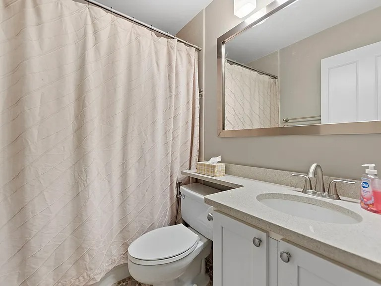 Furnished one-bedroom, one-bath condo in chicago