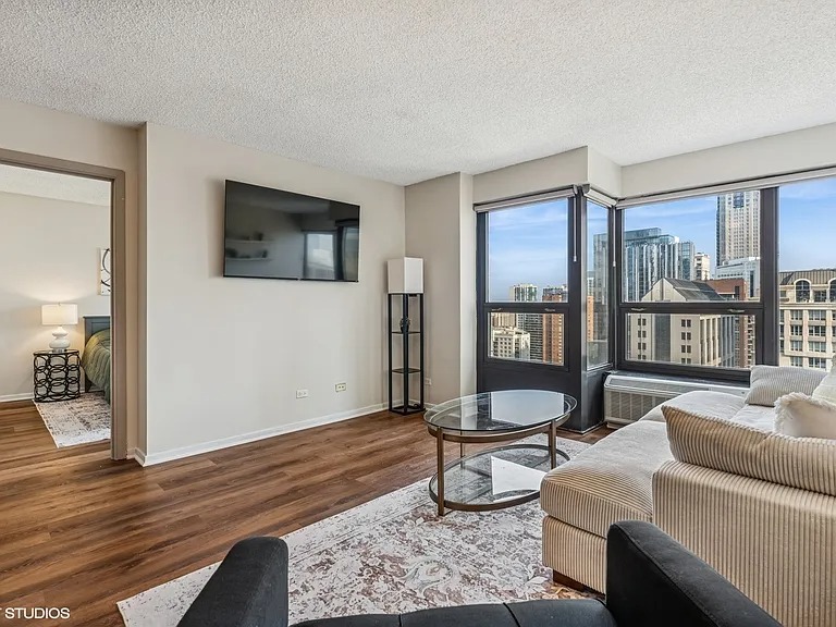 Furnished one-bedroom, one-bath condo in chicago